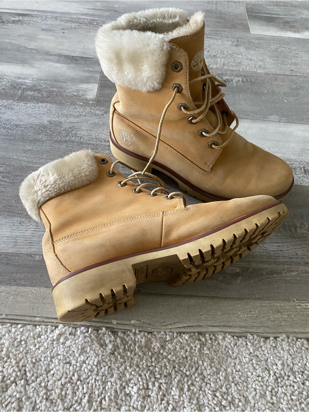 Timberland Women's Wheat Suede Fur  Shearling Lined Lace Up Winter Boots 8.5